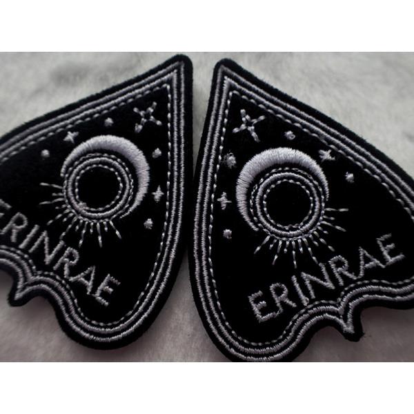 Черные лопаты сердце вышило утюгу синеля на поддержке шьют на заплате ткани