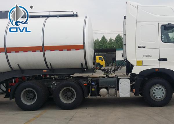 HW76 Cab Howo Cargo Truck Chassis With 371 Hp Engine Front Axle HF7 7 Ton Capacity