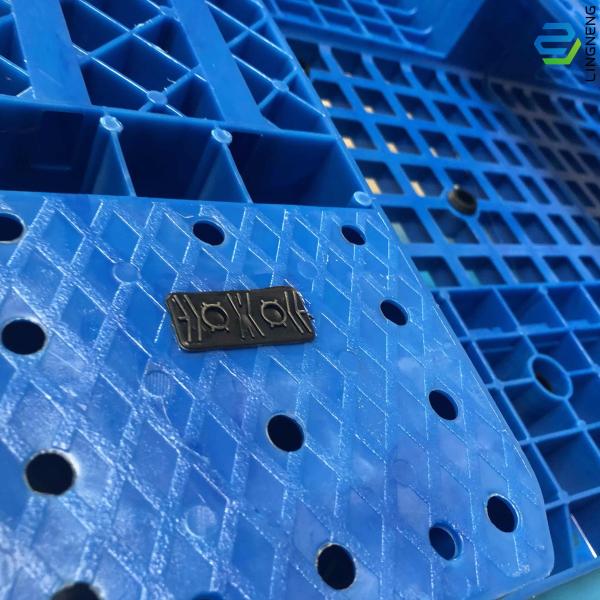 3 Runners Heavy Duty Plastic Storage Pallets 1200*1200*160mm With Steel Tubes