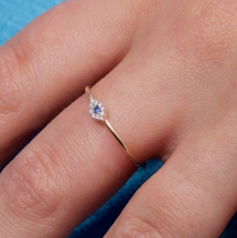 Классический стиль мини-паве кольцо с бриллиантовым глазом и синим сапфиром в 925 Sterling серебра