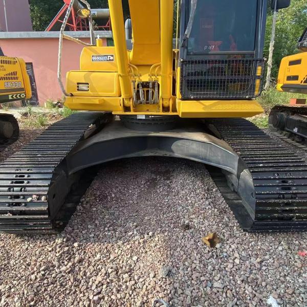 Использованный экскаватор Komatsu PC240, номинальная мощность двигателя SAA6D107E-125kW, максимальная глубина копания 6930 мм