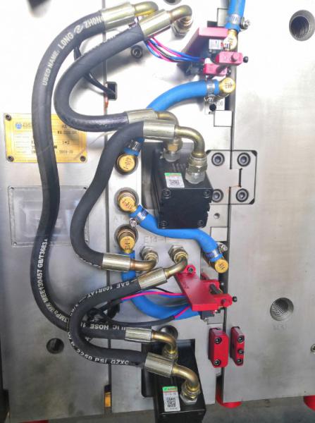plastic injection mold for automotive parts with hot runner control system