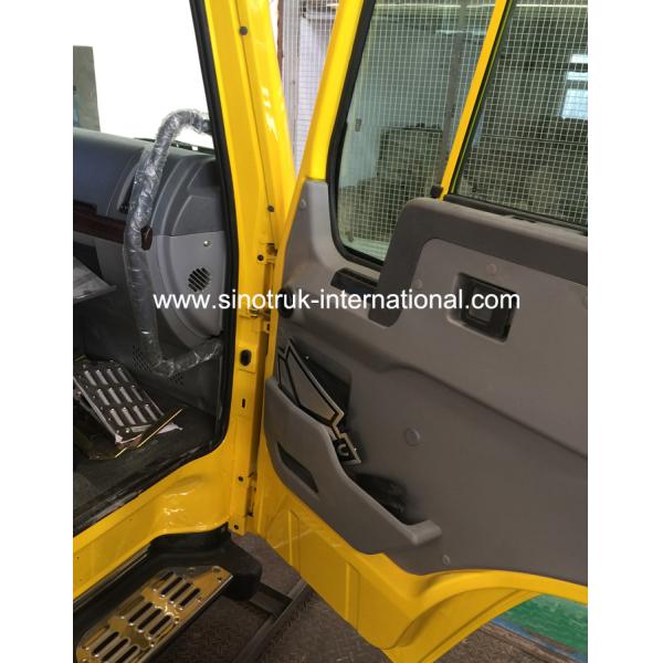 SINOTRUK HOWO Cabin HW76 Truck And Trailer Parts With Single Berth A / C