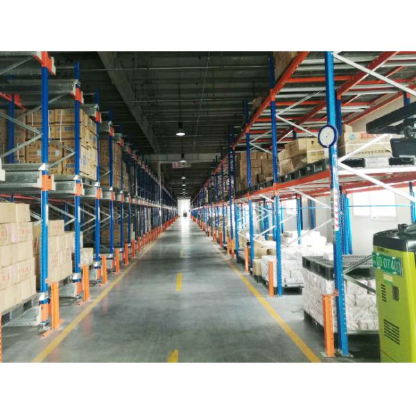 Two Way Radio Shuttle Racking Pallet Runner Rack System Room Temperature Warehouse