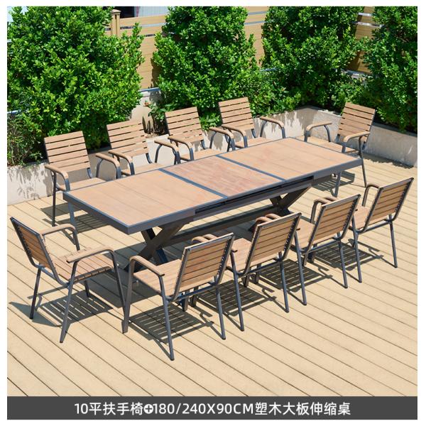 Tableau et chaises en WPC (composite bois-plastique) pour l'extérieur: imperméables à l'eau, au soleil et aux intempéries pour les jardins, les patios, les balcons et les terrasses.