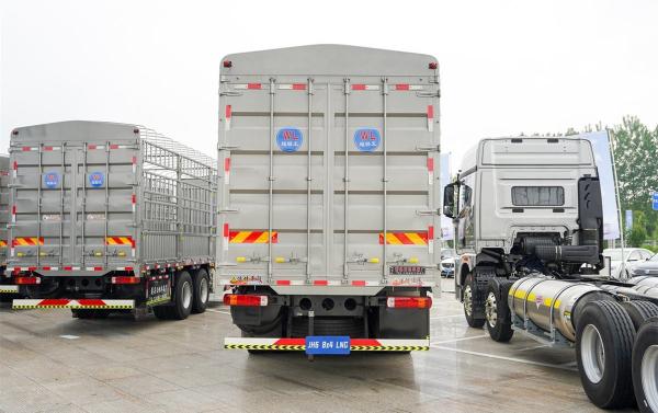 Camion lourd FAW JH6 Édition Zhizun 2.0 530 chevaux 8X4 9,4 mètres GNC AMT Boîte de vitesses automatique Camion à grille d'entrepôt (liquide lent)