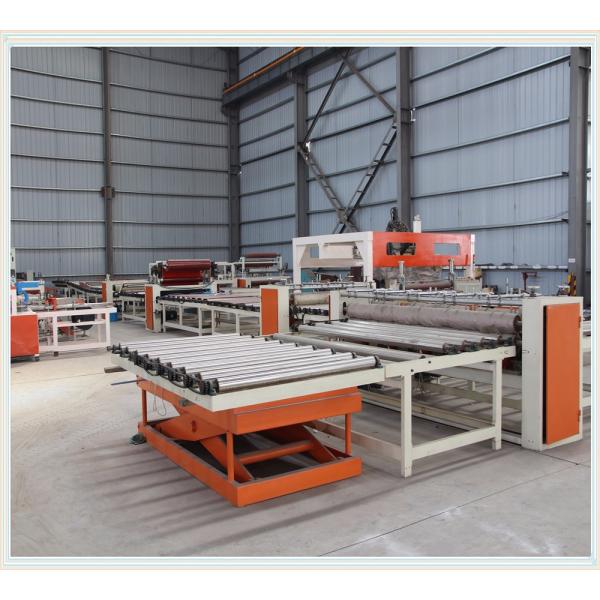 O vinil impermeável cobriu a placa do teto da gipsita que faz a máquina