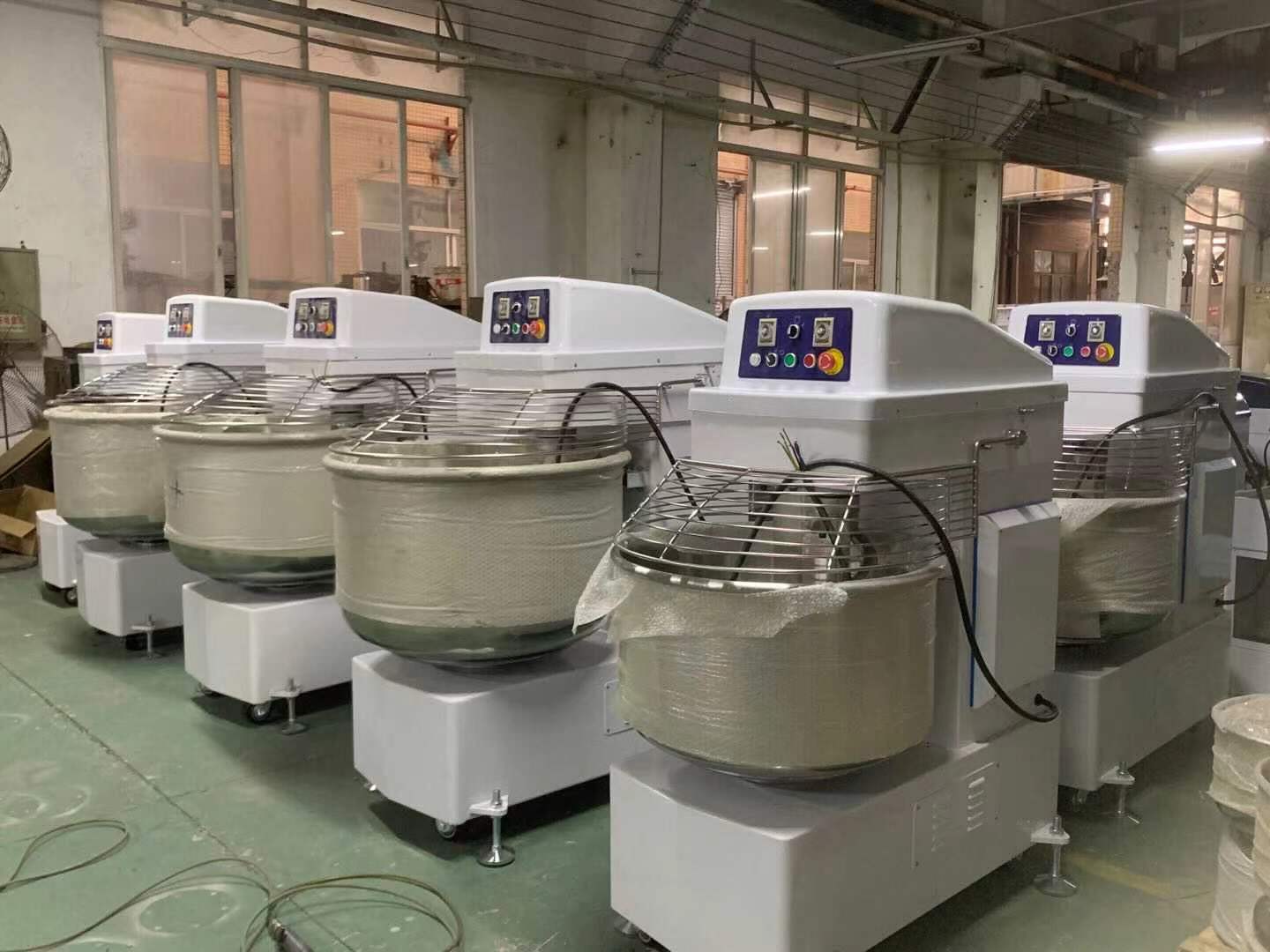 машина теста кухни 130L 6000w смешивая с двойным чистым мотором