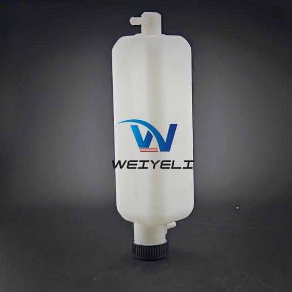 Le réservoir d'expansion du liquide de refroidissement de l'excavatrice Volvo VOE146-68664 ECC480EHR R58D R88D 55D 60C 80D 60E est adapté au radiateur L30G L35G des machines industrielles bouilloire d'eau auxiliaire de secours petit réservoir d'eau