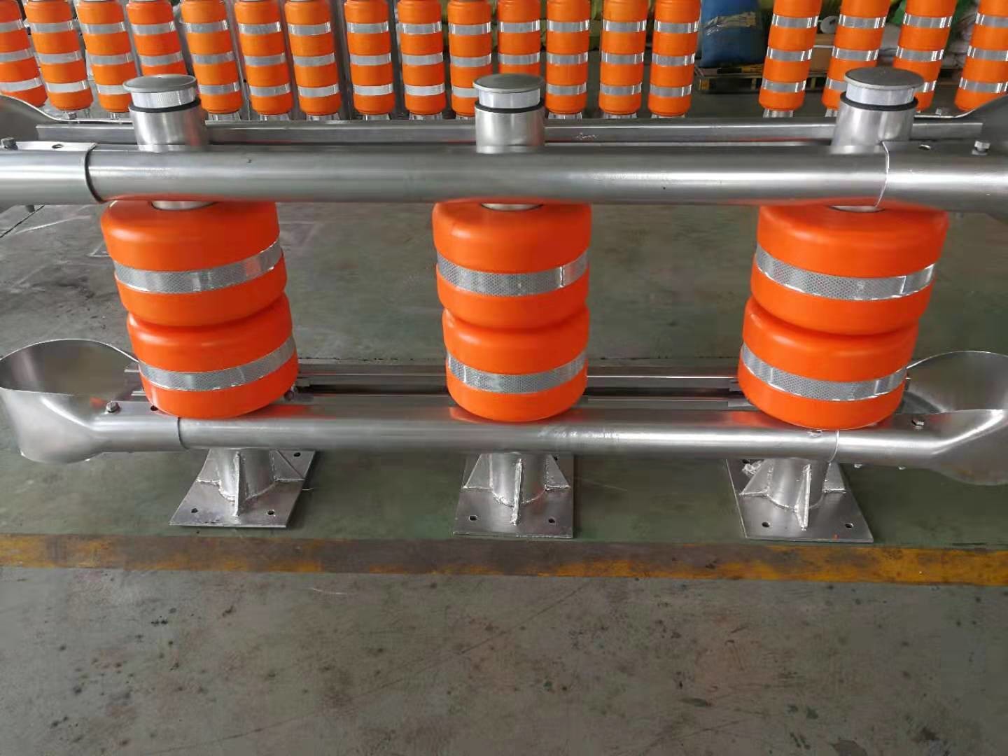Конструкция на заказ Eva Buckets Rolling Anti Crash Road Barrier для безопасности на дорогах