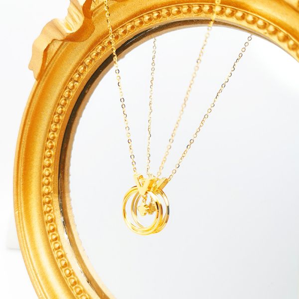 Élégante miniature de collier en or pendentif