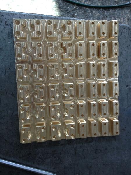 3C Hot Runner Injection Mould , 32 Cavities 2 Plate Injection Mold 300000shots
