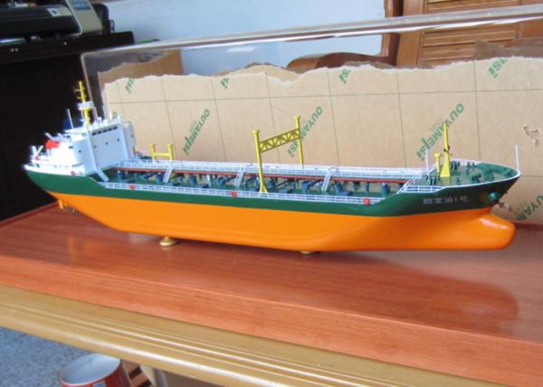 High Precision Toy Cruise Ship Model Oil Tanker Cruise Ship Shaped , Composite PU Material