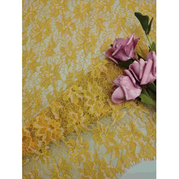 Tissu en dentelle métallique dorée à motif floral