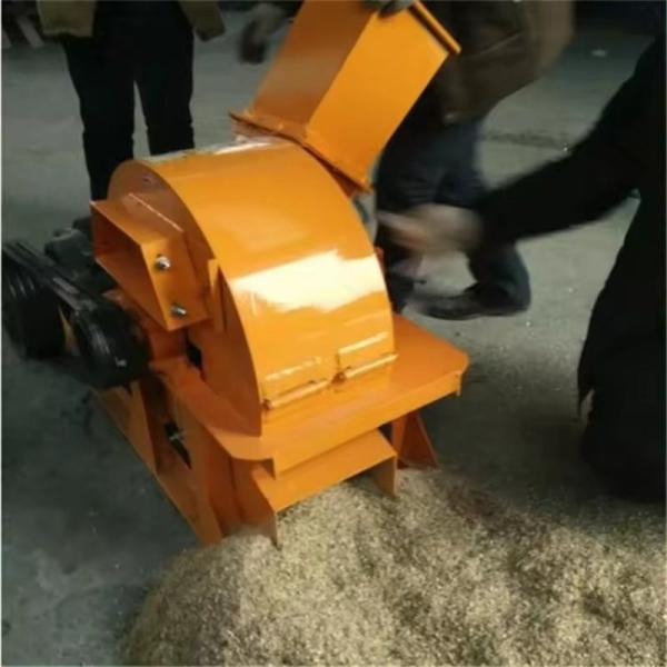 Diesel-Powered Wood Sawdust Making Machine for and Customized Pear Tree Processing