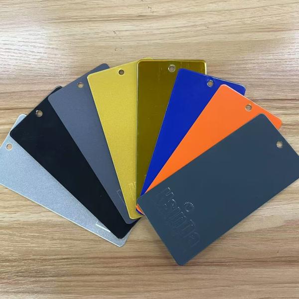 Revestimiento protector en polvo para hardware y componentes metálicos con una mayor durabilidad y resistencia a las intemperie