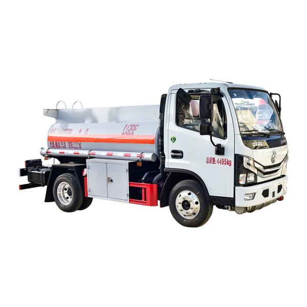 Safe 5000-6000L Flammable Liquid Fuel Oil Tanker Truck Transport Vehicle Oil Delivery