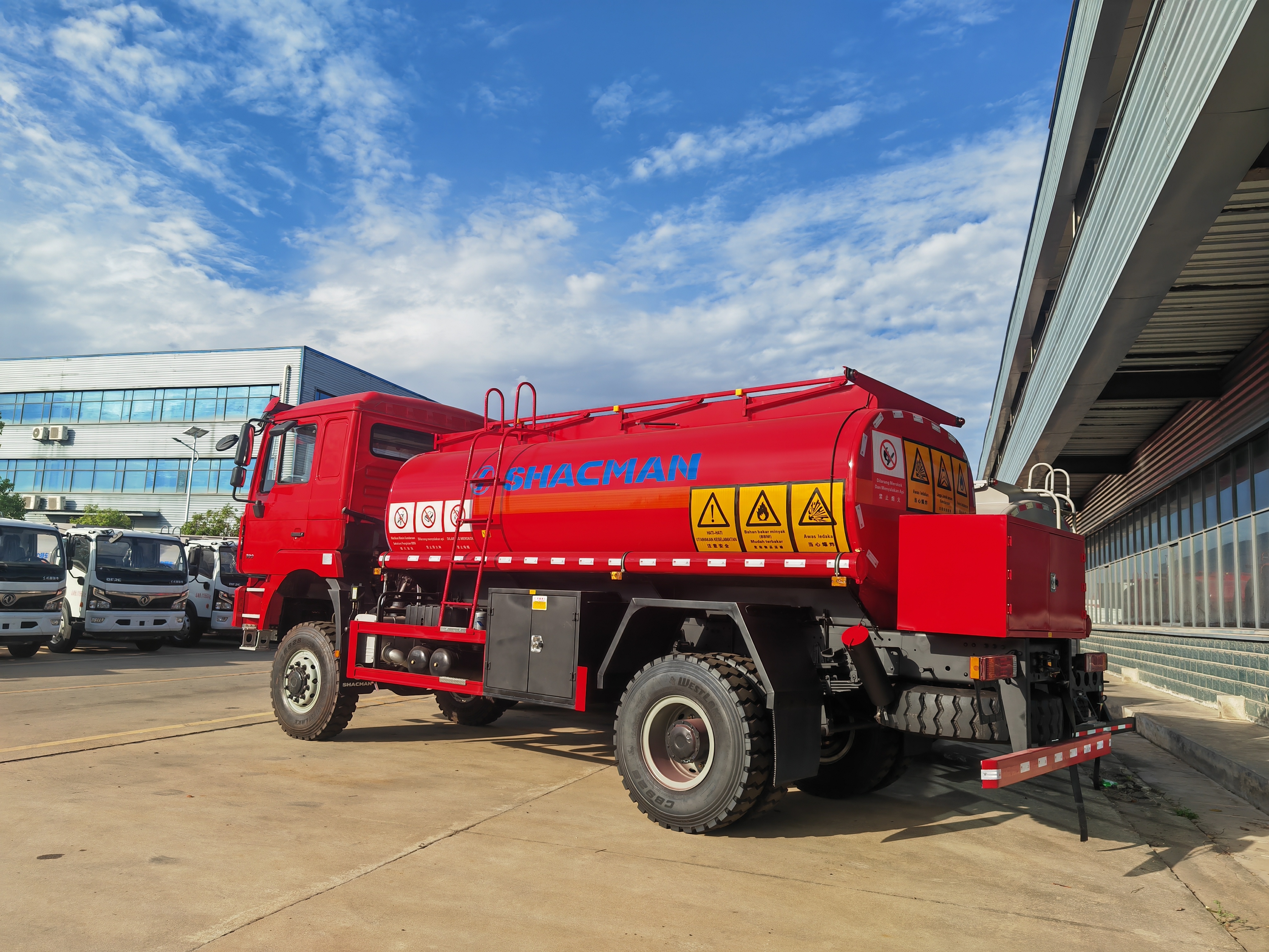 SHACMAN F3000 4x4 Off-Road All-Wheel Drive Fuel Tanker Truck