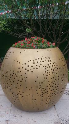 Modern Large Metal Flower Pot Garden Crafts Hollow Outdoor Metal Plant Pots