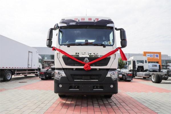 Howo Tractor Trucks 12Gear 6*4 Ten Tires 460 Hp 6 Cylinder Diesel Engine Single Row Semi