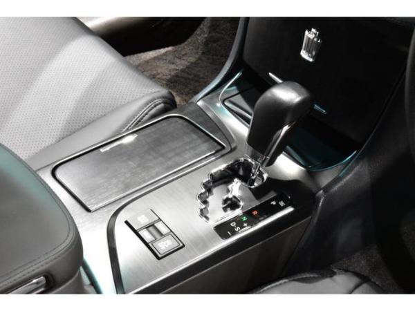 Toyota Crown 2.5 Sports Navigation Package New Black Leather Seat Covers / All-New Full Water Tank Capacity For The Car / All-New 20-Inch Tires And Wheels / All-New Aerodynamics / All-New LED Fog Lig