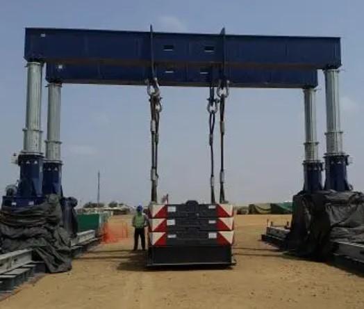 Power Generation Plant Workshops Hydraulic Gantry Crane Wide Track