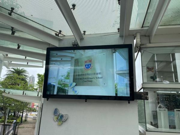 Señalización y pantallas digitales a prueba de agua al aire libre LED LCD Estación de autobuses independiente Publicidad Tableros de anuncios
