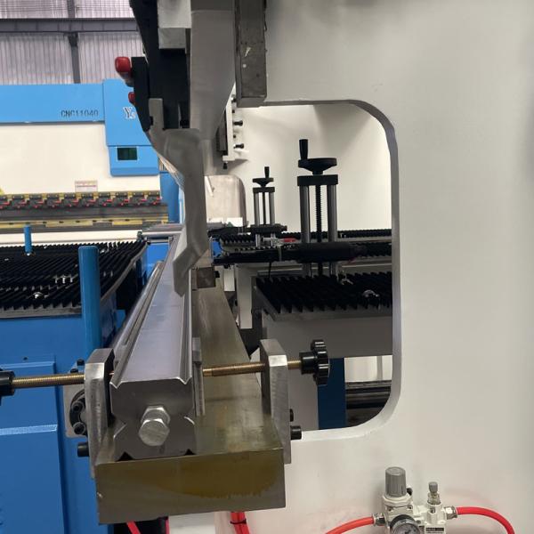 Full Automatic Press Brakes 100T3200MM Hydraulic With Lifting Platform