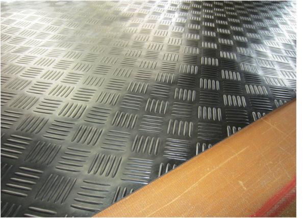 Waterproof Industrial Rubber Sheet For Mat , Anti - slip Rubber Flooring Sheet