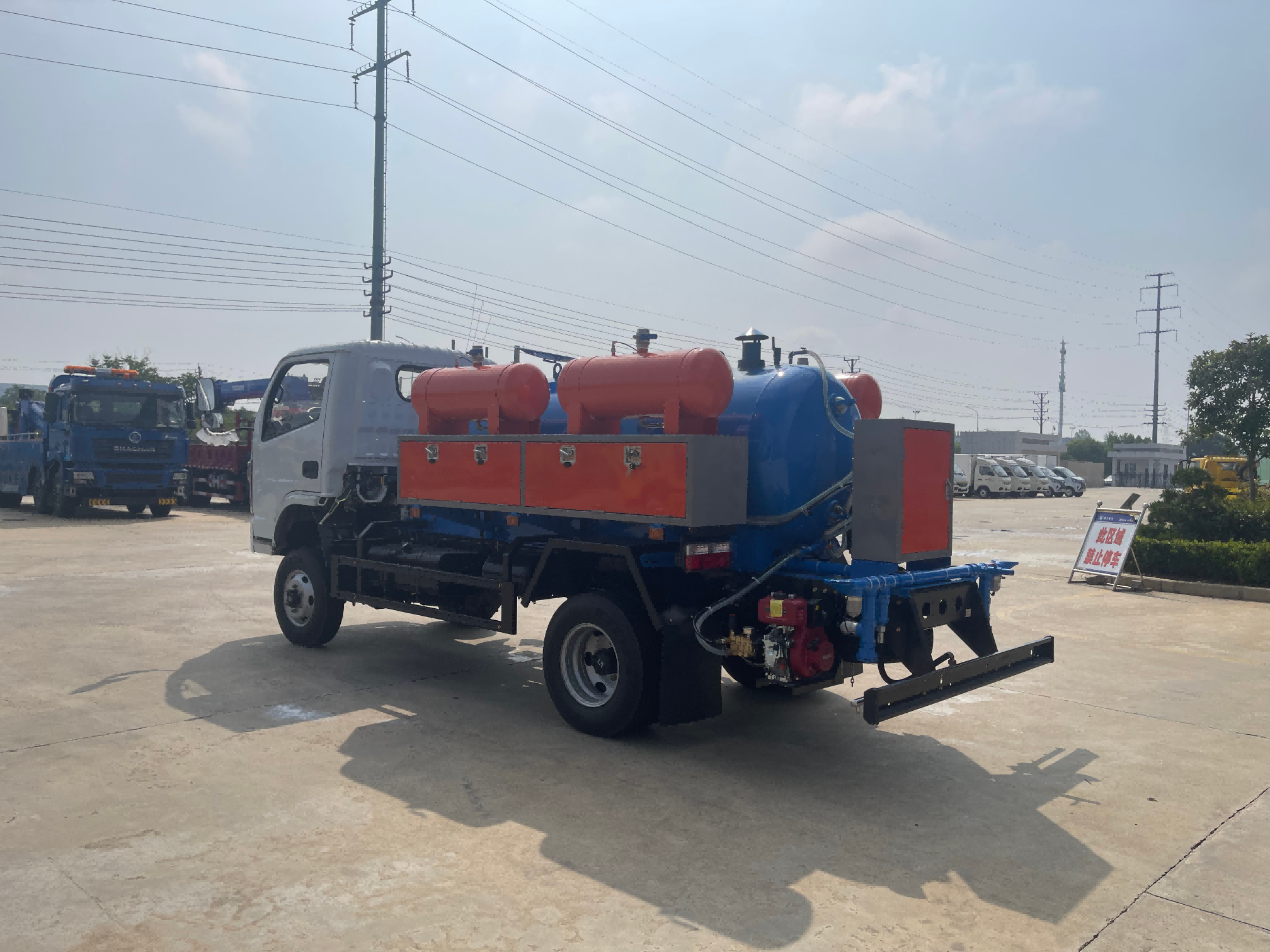 Dongfeng 5m3 Multi-functional Cleaning Sewer Truck Waste Water Suction Diesel Engine Truck