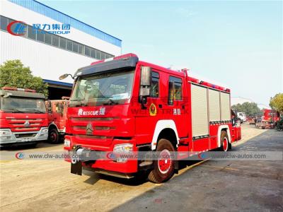 Carro de bombeiros do salvamento da emergência de Howo 4x2 com guindaste de dobramento