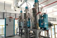 Système de alimentation matériel central vide en plastique de moulage par injection donnant le système