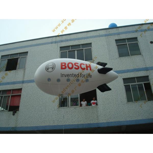 Globo gigante atractivo de la publicidad