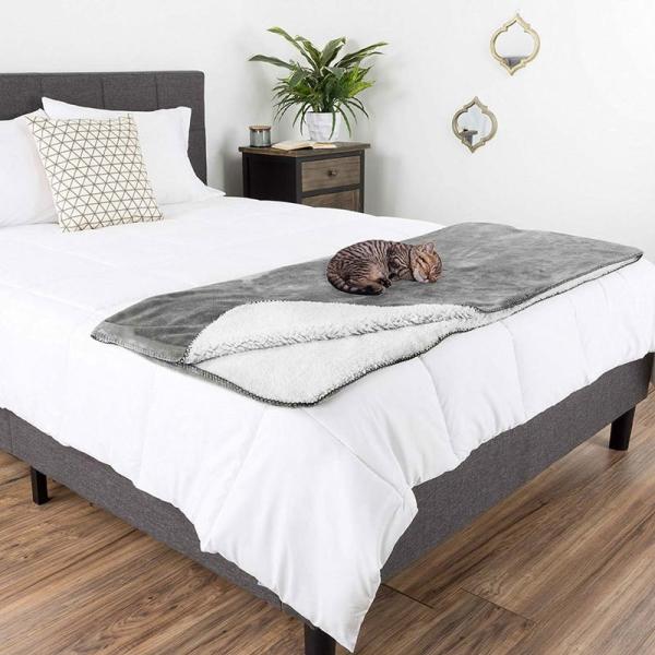 100% Polyester Lambswool Pet Blanket All-Season Waterproof Knitted for Cats and Dogs