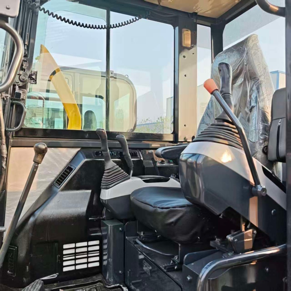 Used 5.6 Ton Komatsu PC56 Mini Crawler Excavator For Small Engineering Works