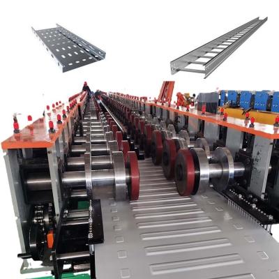 Máquina de fabricação de bandejas de cabos elétricos