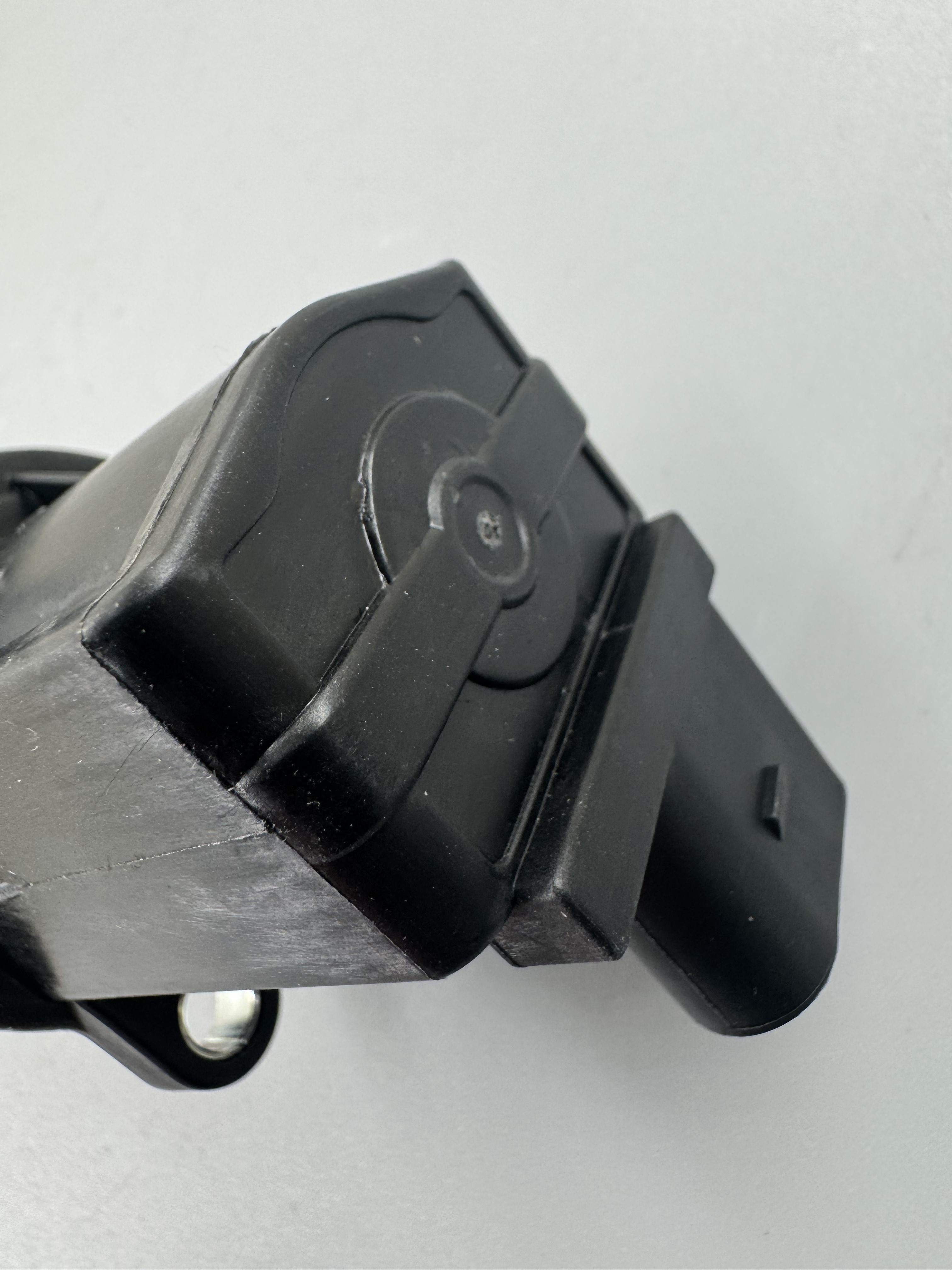 High-quality circuit breaker valve 06H145710D for VW Audi