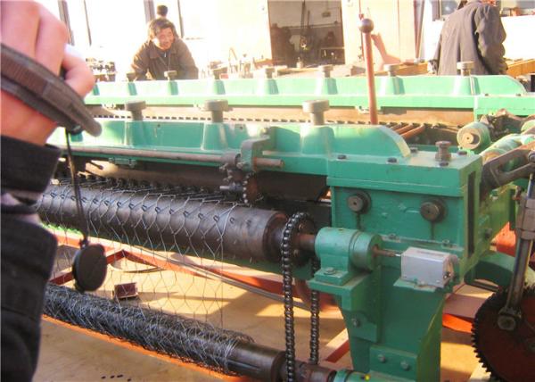 Inversed Twist Chicken Wire Mesh Weaving Machine 38 Mesh / Min Theoretical Productivity