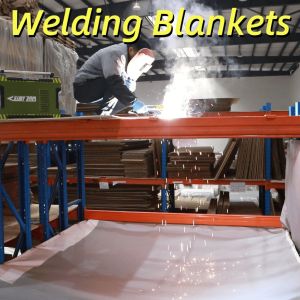 800 ° C manta de soldadura anti-espadas Varios tamaños Tejido de fibra de vidrio fácil de colgar para almacenes