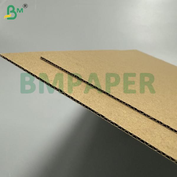Tarjetas onduladas de flauta electrónica de color marrón de tres capas para hacer cartones de embalaje, sin recubrimiento 140/100/140gm