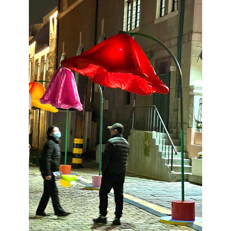 Outdoor Waterproof IP65 LED Interactive Flower Sculpture Steel Acrylic Hand Forged Commercial Street Landscape Decoration