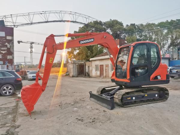 Affordable Second Hand DOOSAN DX75 Excavator with Original Paint and Good Condition