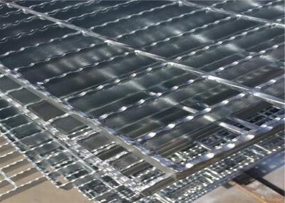 Customized 30x3 Serrated Steel Grating With Twisted Bars Low Carbon Swage Locked