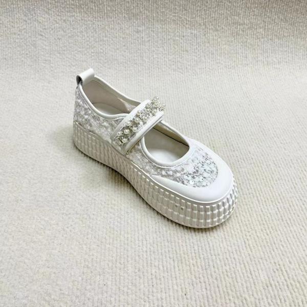 Women fashion sport shoes with pearl on surface for causal use in summer OEM