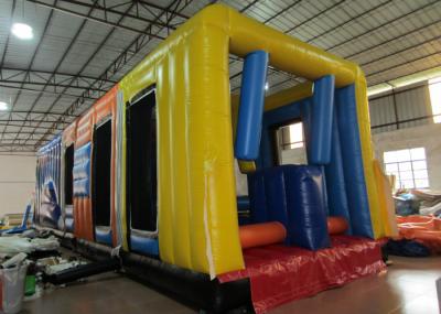 Novo design curso de obstáculos de ônibus inflável inflável em forma de ônibus público jogos infláveis ​​ao ar livre