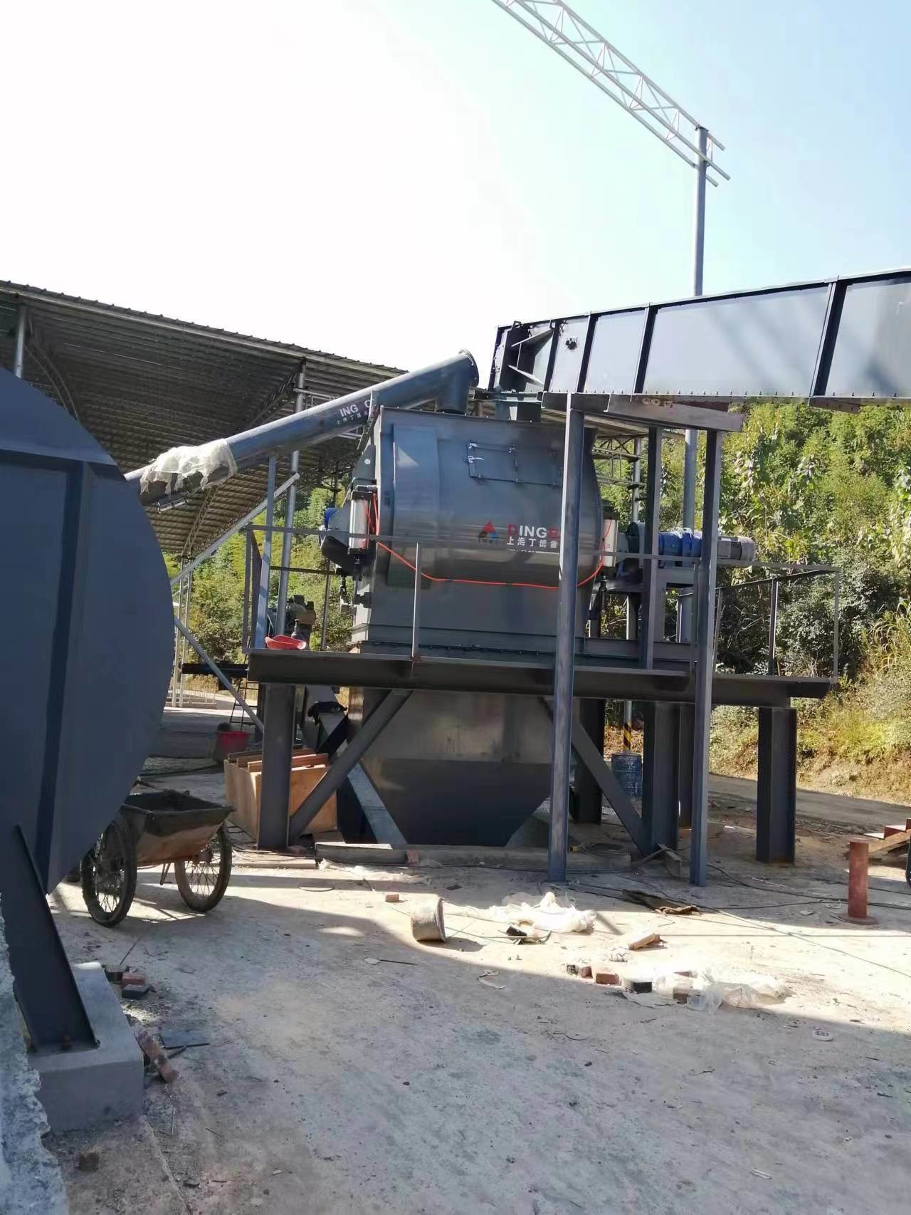 1-25tph Capacity Limestone Raymond Grinding Mill Machine Finished Size mm 0.18-0.045mm