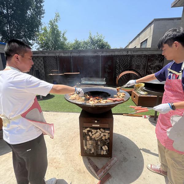 Customized Steel BBQ Grill With Removable Ash Catcher And Rusted