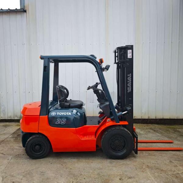High Quality Used Secondhand For Toyota FD25 2.5 Ton Forklift With Reliable Diesel Engine For Retail Industries