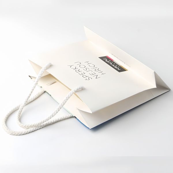 Prevent Dust Kraft Paper Shopping Bag Customizable For Logo Or Brand Name