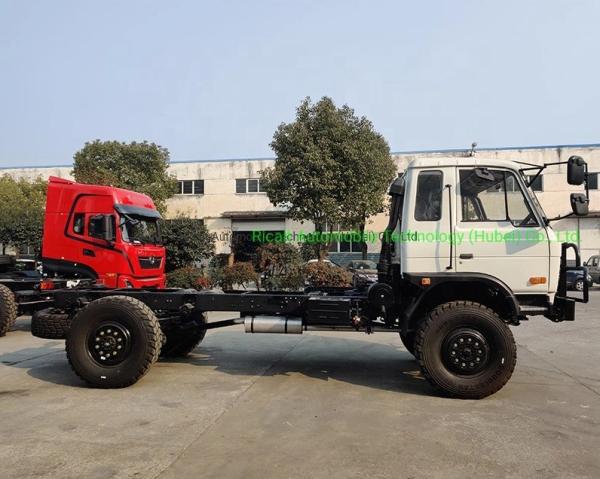 Direção esquerda Dongfeng 6x6 tração nas quatro rodas Chassi do camião de carga Euro 3 Padrão de emissões